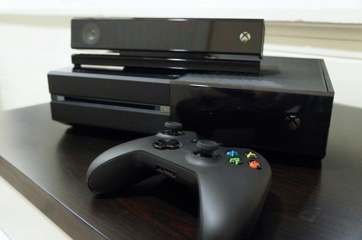 Xbox One и камера Kinect / фото generacionxbox.com