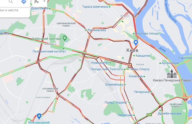 Ключевые дорожные артерии в центре столицы стоят Ключевые дорожные артерии в центре столицы стоят