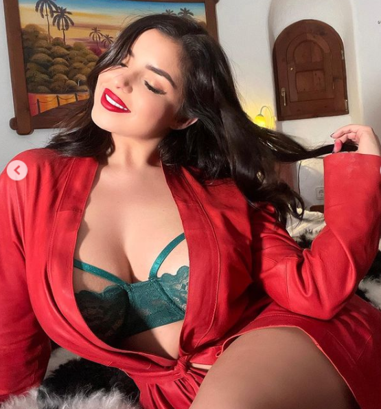 Модель похвасталась своими формами \ фото instagram.com/demirose Модель похвасталась своими формами \ фото instagram.com/demirose