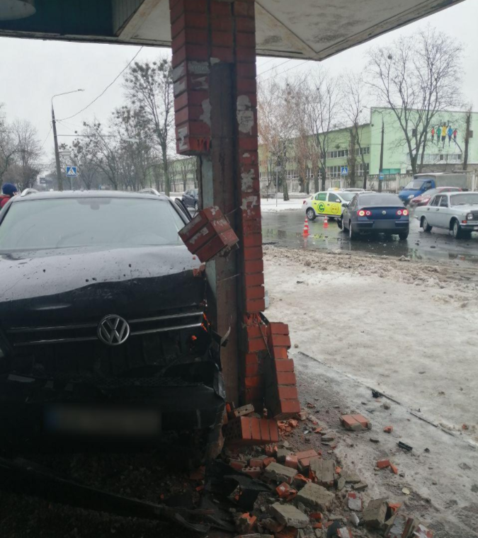 Внаслідок ДТП постраждав водій авто \ Нацполіція Внаслідок ДТП постраждав водій авто \ Нацполіція