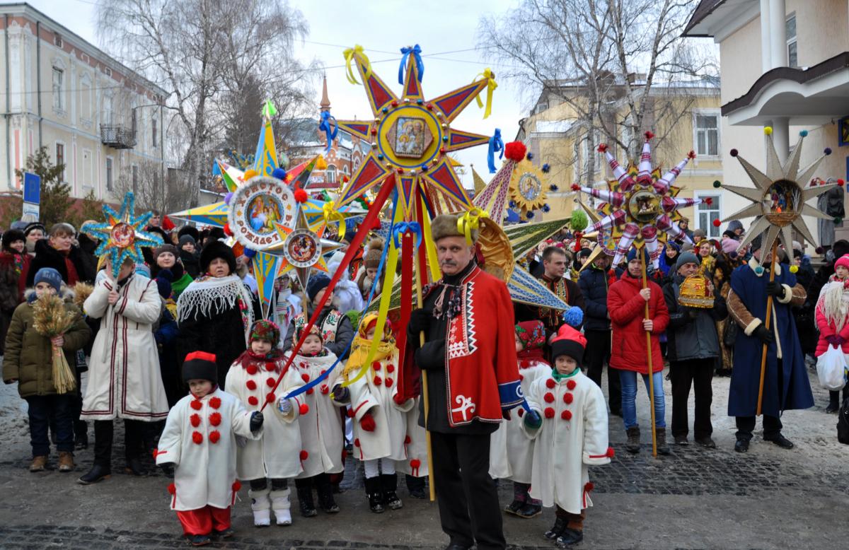 Різдвяні колядки - українською й російською мовами  / фото ua.depositphotos.com