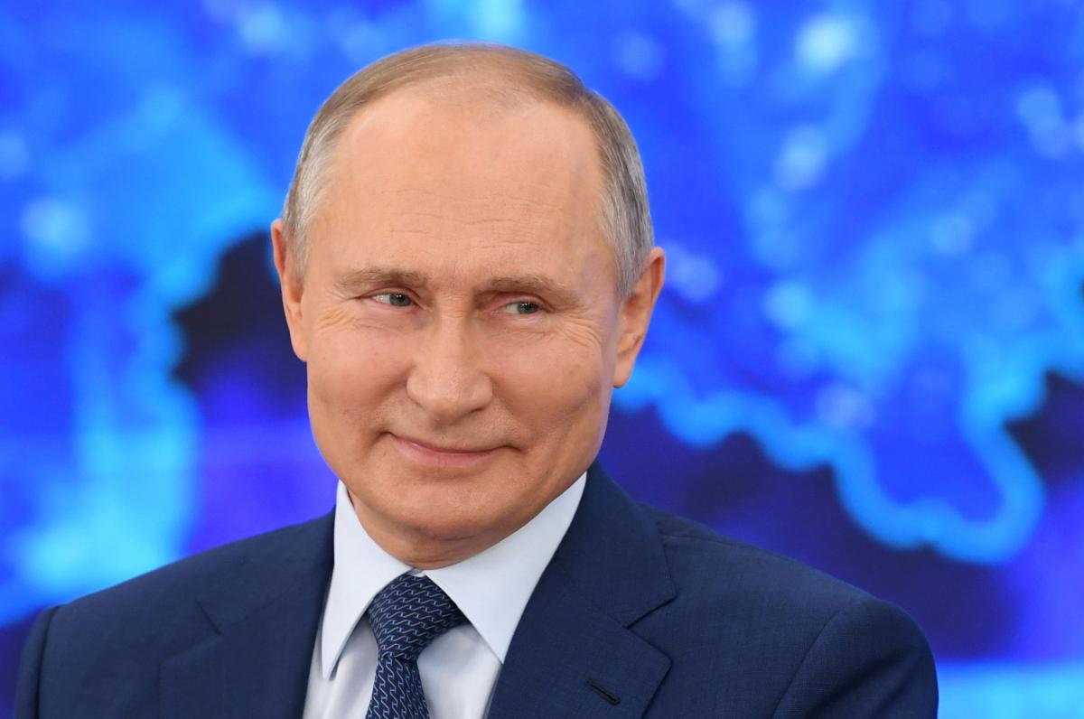Путін перемагає на "виборах", якщо вірити опитуванням / фото REUTERS
