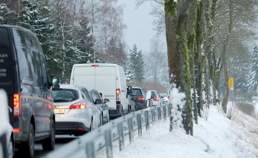 У Німеччині утворились затори на дорогах до гірськолижних курортів \ фото REUTERS У Німеччині утворились затори на дорогах до гірськолижних курортів \ фото REUTERS
