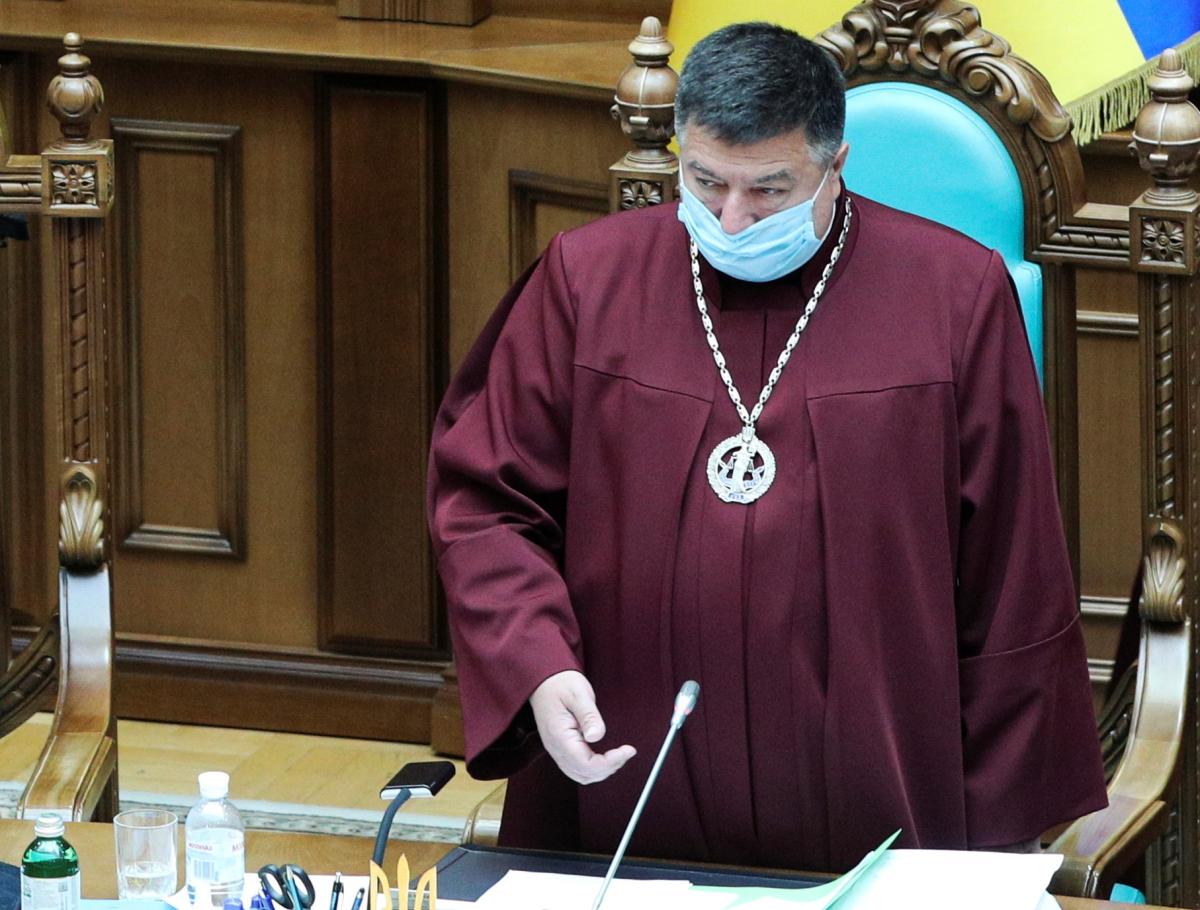 Ранее Зеленский отменил указы Януковича о назначении Тупицкого судьей КСУ / фото REUTERS