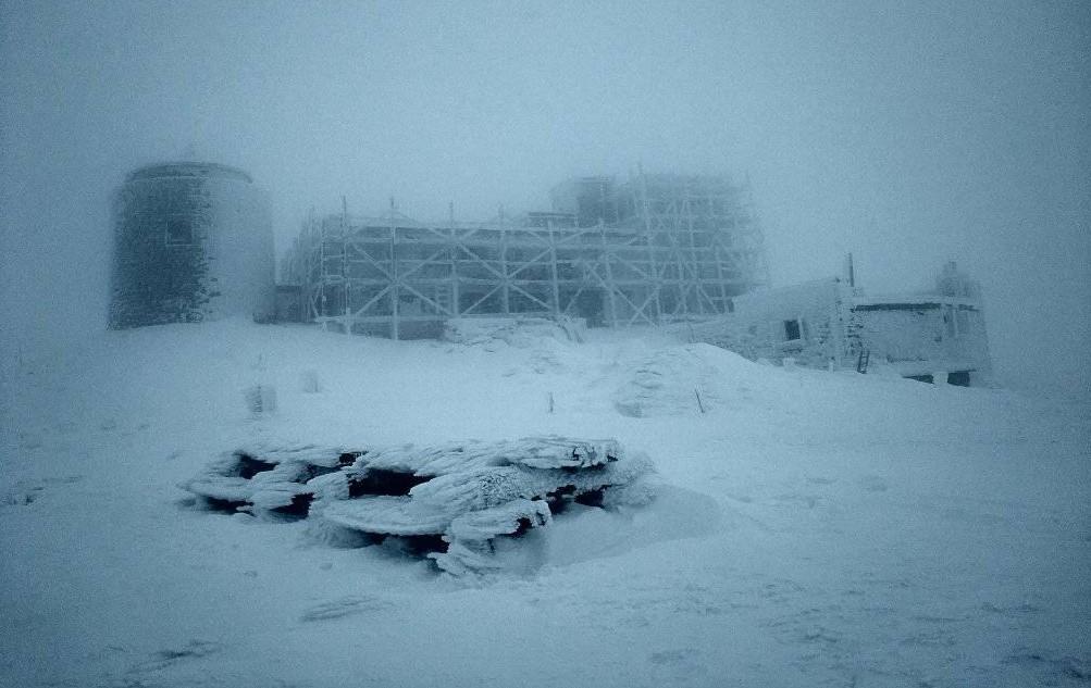 Закарпатье накрыли сильные снегопады и шквальный ветер/ фото facebook.com/chornogora.rescue112