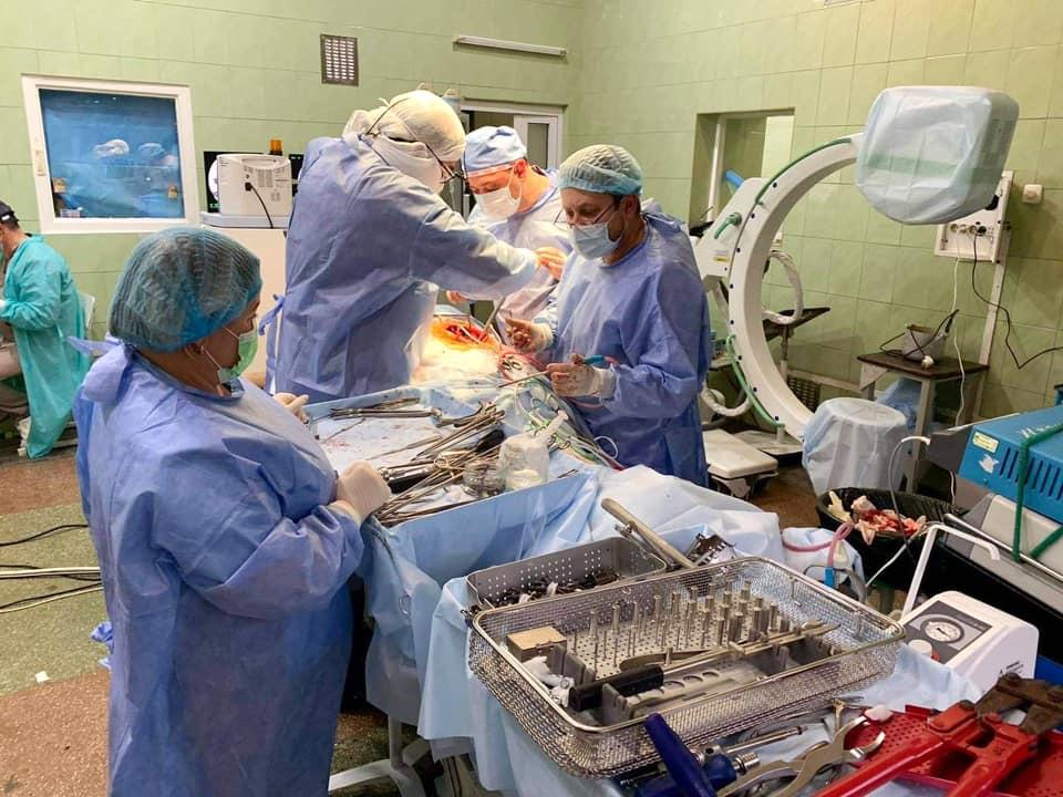 У Львові чоловік випав з вікна і зламав хребет / фото facebook.com/emergencyhospitall У Львові чоловік випав з вікна і зламав хребет / фото facebook.com/emergencyhospitall