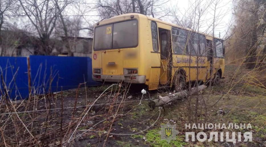 У автобусі перебувало дев’ять дітей, троє дорослих та водій / фото прес-служба поліції У автобусі перебувало дев’ять дітей, троє дорослих та водій / фото прес-служба поліції