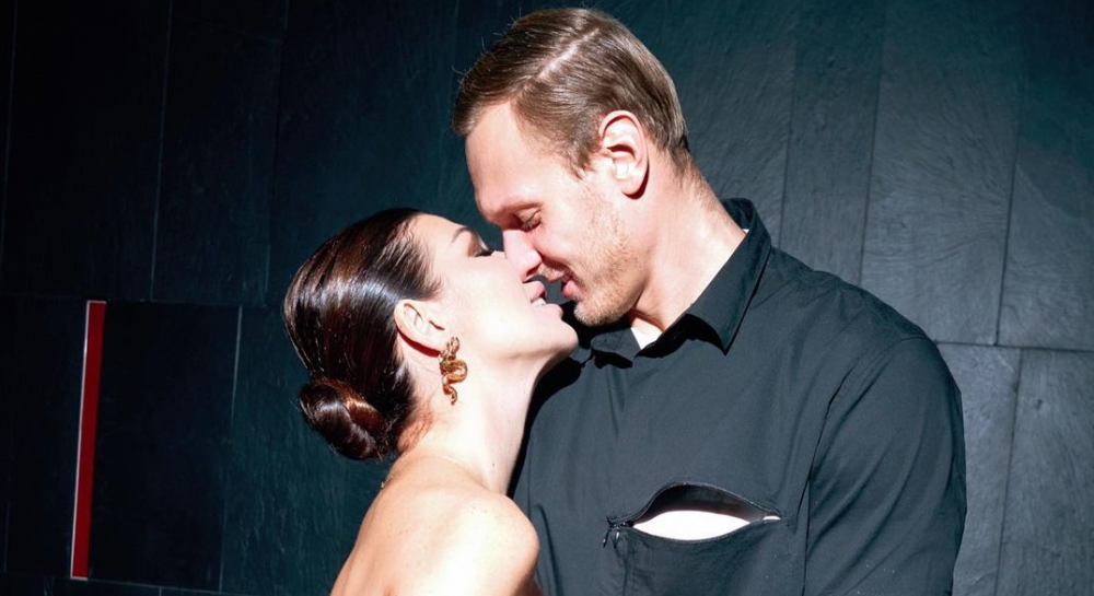 Анна Седокова муж певицы трогательно поздравил ее с днем