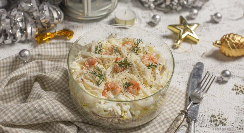 Нежный салат из кальмаров - пошаговый рецепт с фото