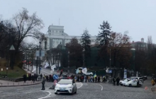 Мітингувальники заблокували рух у центрі Києва - поліція перейшла на посилений режим роботи (фото, відео)