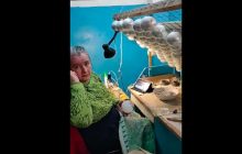 Фабрика під Києвом виготовляла новорічні прикраси з логотипом армії РФ, після скандалу – вибачилась (відео)