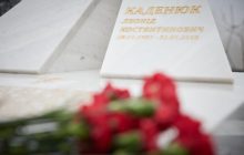 На Байковому кладовищі у Києві відкрили пам’ятник першому українському космонавту Каденюку (фоторепортаж, відео)