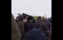 В Чечне с почестями похоронили террориста, обезглавившего учителя во Франции (видео)