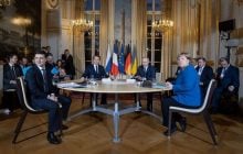 Зеленский в годовщину встречи лидеров "нормандской четверки" опубликовал фото с Путиным