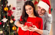 Подарок для девушки на Новый год 2021: чем порадовать возлюбленную