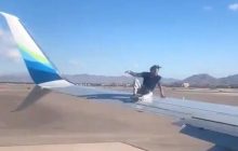 В аэропорту Лас-Вегаса мужчина забрался на крыло самолета и сорвался (видео)