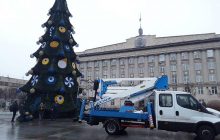 У Черкасах новорічну ялинку прикрасили "оком Сатани" (фото)