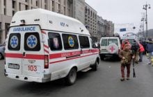 На Майдан прибыли "скорые" для помощи пострадавшим в стычках, некоторых госпитализировали