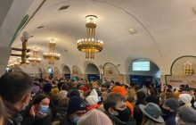 "Зазвичай перевіряють набагато швидше": у мережі показали переповнені станції метро в Києві (фото, відео)