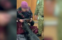 Бабця з травичкою: на кордоні з Росією затримали пенсіонерку з наркотиками (відео)