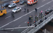 Падение столбов на Шулявском мосту: последствия аварии ликвидировали до поздней ночи (видео)