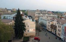 Вирішили зекономити: у Житомирі окремо не встановлюватимуть новорічну ялинку
