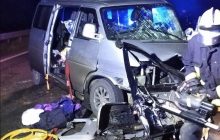 Вирізали з понівечених авто: на Львівщині у ДТП постраждали 10 людей (фото)