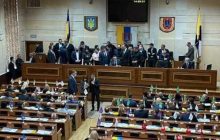 Драки и блокирование трибуны: в Одессе вторая сессия облсовета ознаменовалась скандалом (фото)