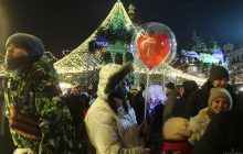 В Киеве хотят закрывать новогодние локации из-за скопления людей без масок и дистанции