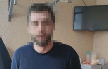 В супермаркете Днепра неадекват почти пять минут жестоко избивал подростка (видео 18+)