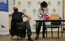 Байден  сделал прививку от коронавируса в прямом эфире (фоторепортаж, видео)