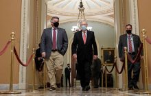 Конгресс США одобрил $900 миллиардов помощи для пострадавших от коронакризиса