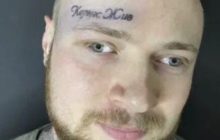 "Кернес жив": молодой харьковчанин сделал себе памятную татуировку на лбу (фото)