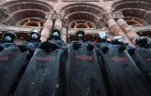 В Армении начались новые протесты, произошли первые столкновения (фоторепортаж, видео)