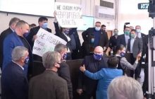 "Каждый хотел урвать себе кусок" – политолог о бурном принятии бюджета Мариуполя с драками