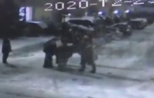 Под Киевом пьяный мужчина поссорился с женой и повредил десяток авто (видео)