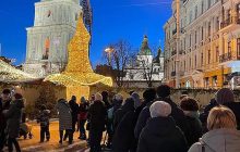У Києві демонтували скандальний капелюх: стала відома його доля (відео)