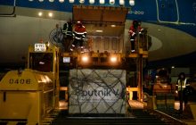 Россию обвинили в распространении фейков о западных вакцинах от коронавируса для продажи своей