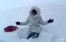 Росіянка долала двометрові кучугури, щоб дістатися на роботу (відео)