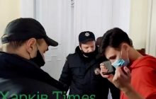 Депутатов Харькова "обстреляли" бутафорскими долларами (видео)