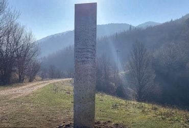 Найденный в Румынии загадочный монолит внезапно исчез - как и его аналог в США
