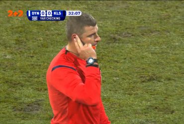 Динамо - Колос - 0:0. Перевірка фолу Євгена Селезньова на Миколі Шапаренку за допомогою VAR