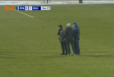 Як Луческу вибіг на поле під час матчу Динамо - Колос