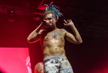 Моргенштерна послали на концерте: он снял штаны и показал, куда идти хейтерам (видео)