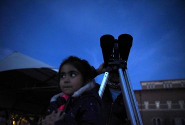 "Christmas Star" is born in night sky, first time in 800 years