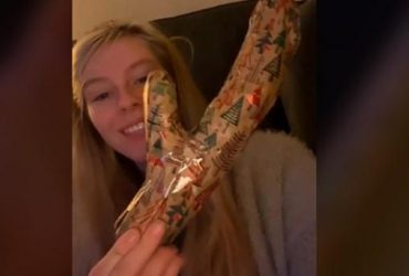 Реакція бабусі на подарунок у вигляді секс-іграшки підірвала мережу (відео)