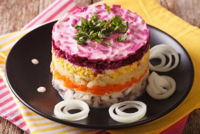 Классический салат сельдь под шубой с яйцом рецепт с фото пошагово