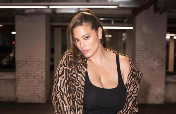 Пишнотіла Ешлі Грем засвітила "полуничку"