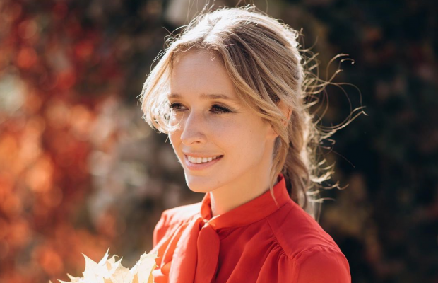 Катя Осадча показала стрункі довгі ноги