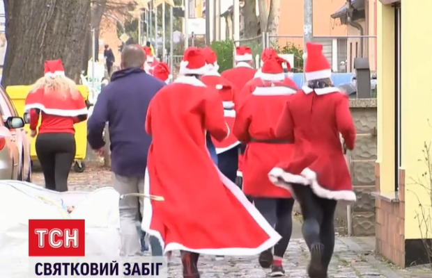 У Німеччині відбувся святковий забіг Санта-Клаусів (фоторепортаж, відео)